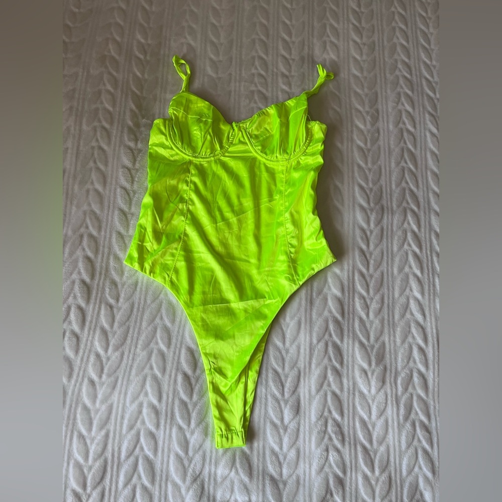 New Neon Green/Yellow Tic Toc Top ‼️😍😍